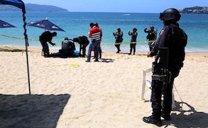 Depositan ofrenda en el mar y mueren ahogados en Acapulco