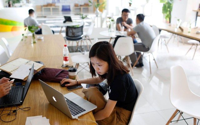 Jóvenes y tecnología, la ruta para crecer en la era Donald Trump