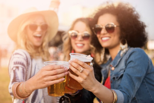Las mujeres que beben cerveza son más sanas