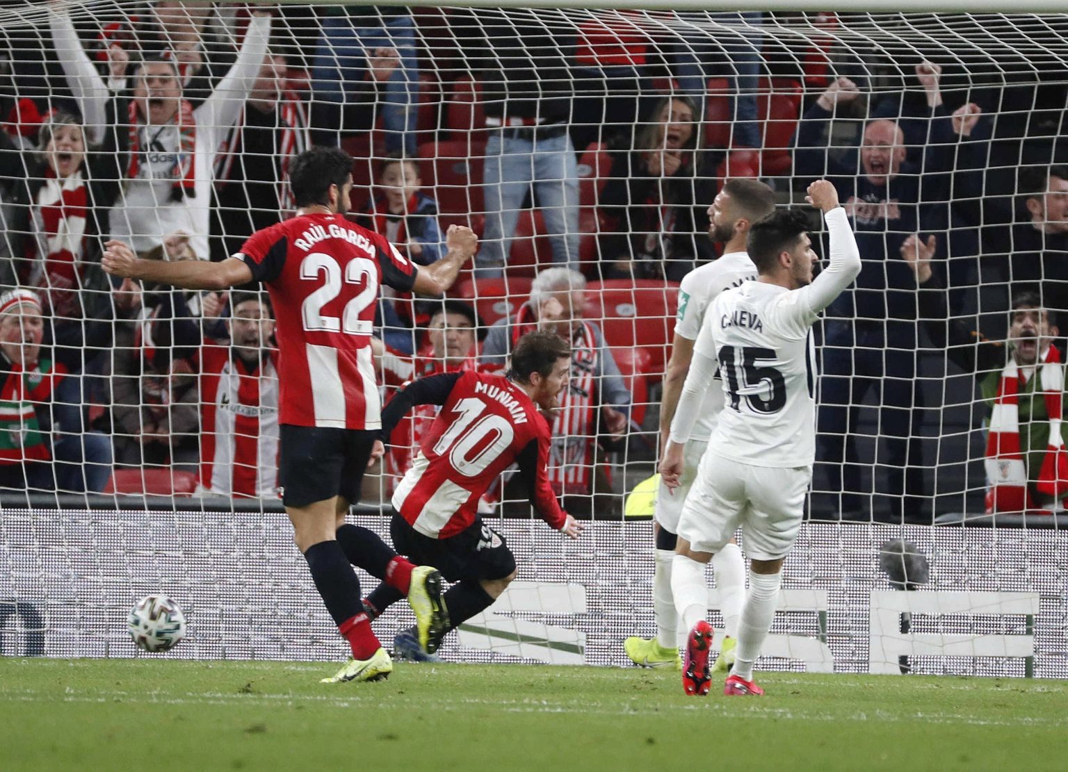 Athletic aventaja en la ida de la semifinal de la Copa del Rey contra Granada