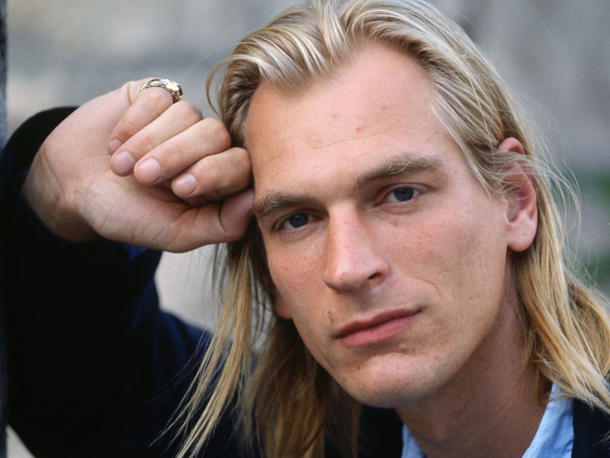 Las cosas espeluznantes que Julian Sands vio haciendo senderismo antes de morir