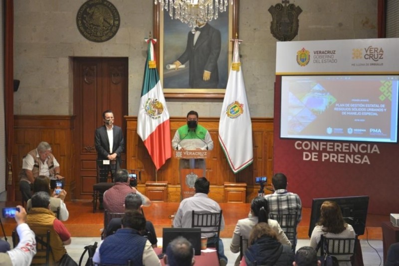 Frenar basureros clandestinos, acción contundente por el medio ambiente en Veracruz: Gómez Cazarín