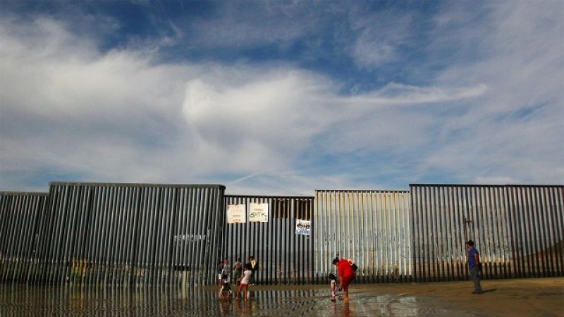 Trump quitaría dinero a escuelas militares para construir muro en la frontera