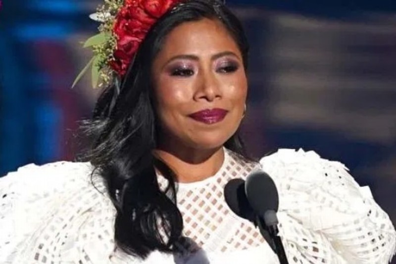 “No eres conductora”: explota Bisogno contra Yalitza en Grammy