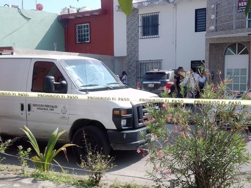 Hallan joven apuñalado al interior de su domicilio, en Veracruz