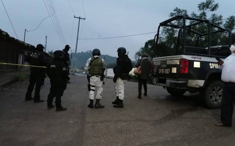 Presuntos policías secuestran a joven, en Papantla