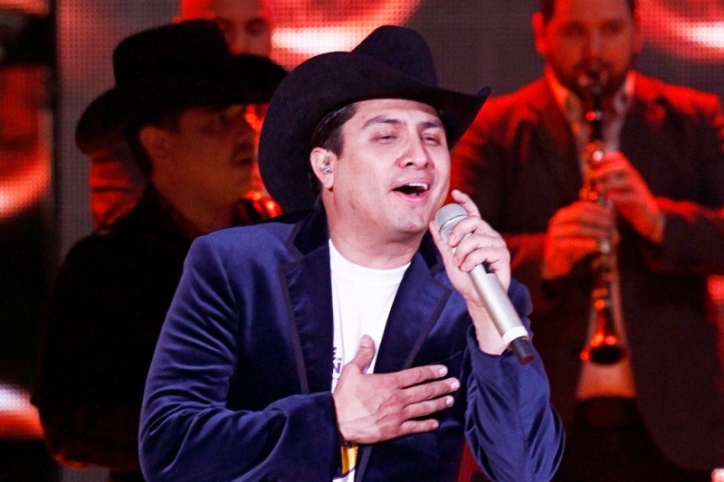 Julión Álvarez celebra el bautizo de su hija (+foto)