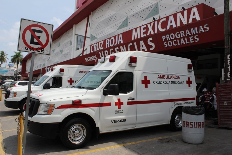 Camión de pasaje atropella a mujer y sus dos hijos, en Veracruz