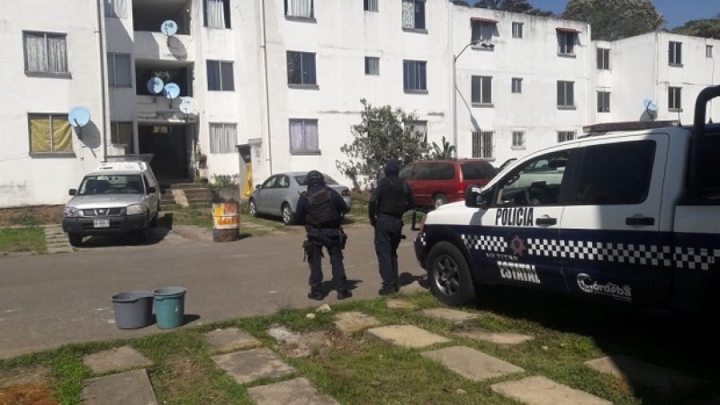 Asesinan a puñaladas a un hombre dentro de su departamento en Córdoba y le dejan mensaje a la Policía