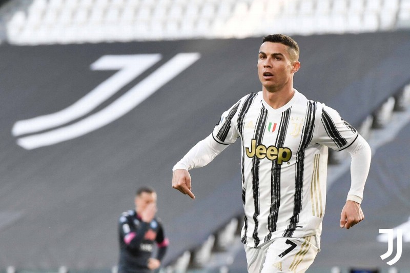 Cristiano explota, golpea la pared e ignora a sus compañeros