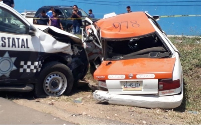 Cinco heridos tras impactarse patrulla contra taxi en Acayucan, Veracruz