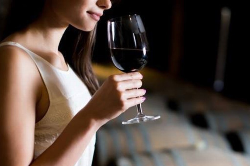 ¡Entérate! Esto sucede en tu cuerpo al beber una copa de vino cada noche