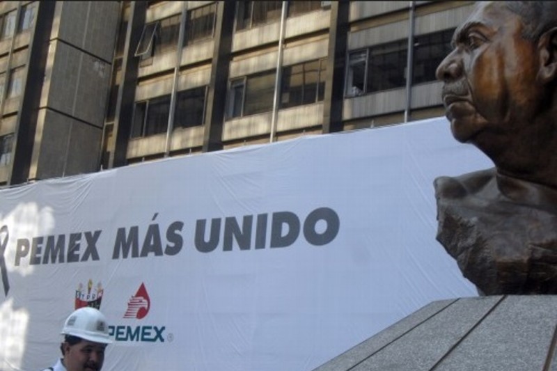 Crece deuda financiera de Pemex 246% en 10 años