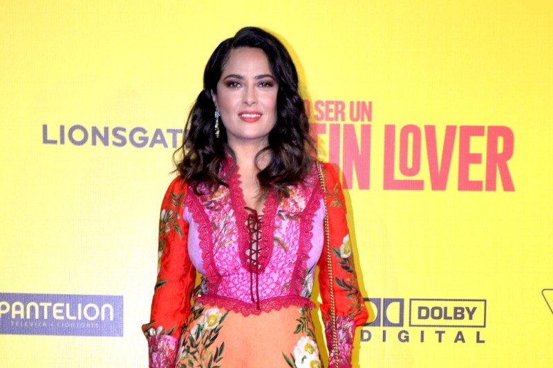 Salma Hayek muestra con «orgullo» sus canas (+fotos)
