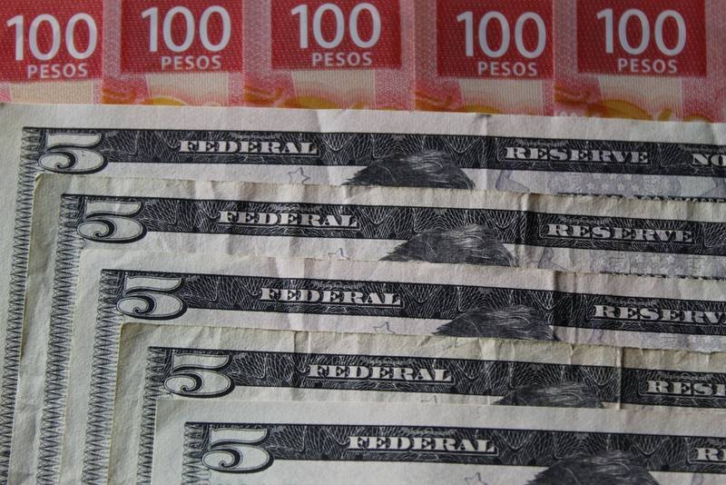 Peso no resiste la presión y le ‘cede una’ al dólar